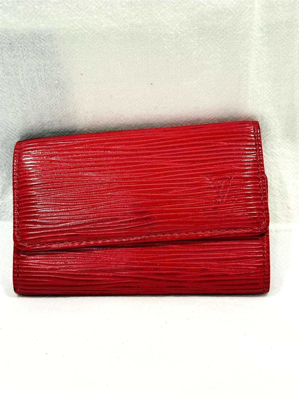 Dazzling Louis Vuitton Epi Leather Multiclés Six Key Holder